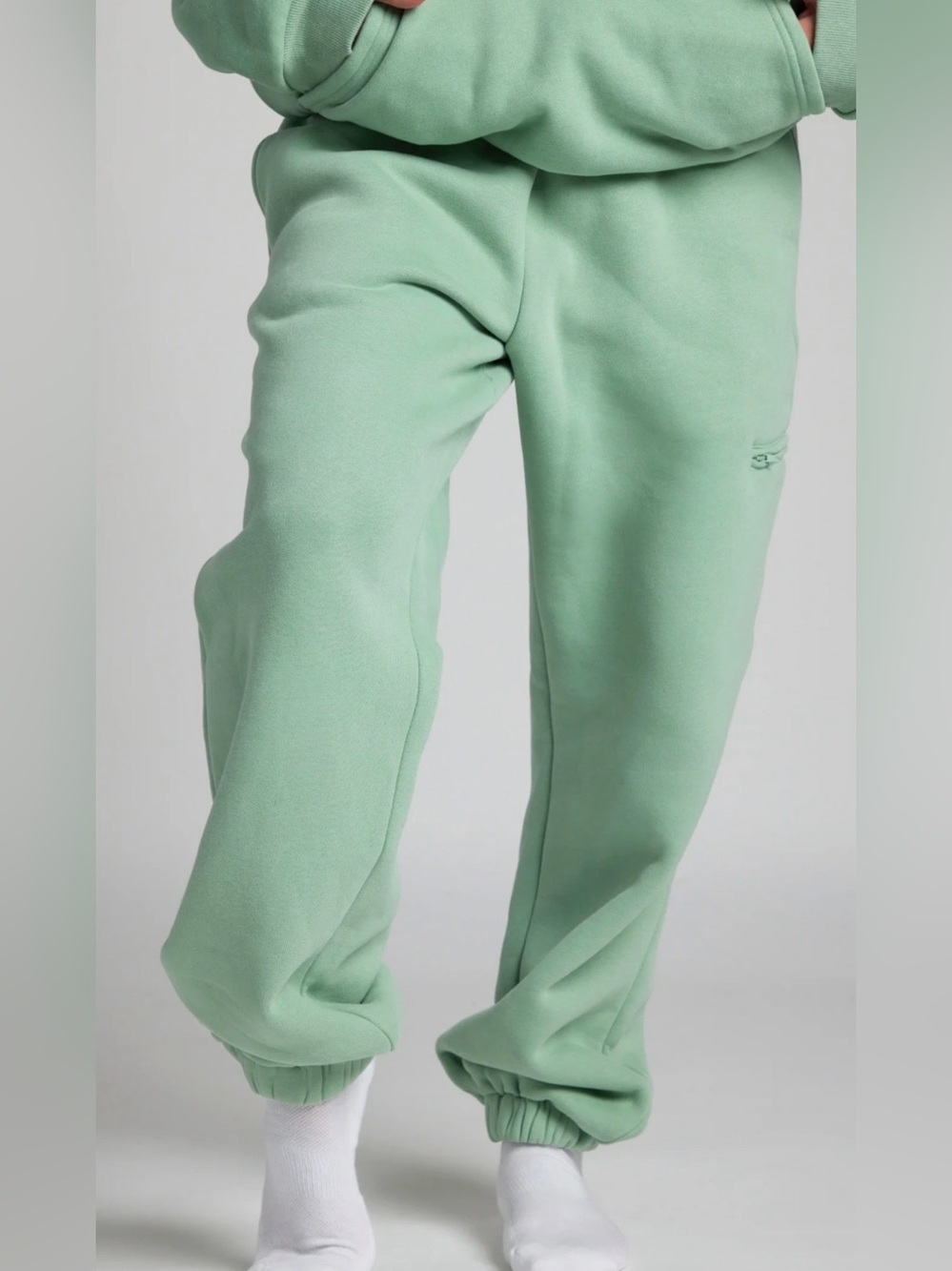 COMFRT Unisex Jogger Airplane Mode Travel Sweatpants medium Aloe